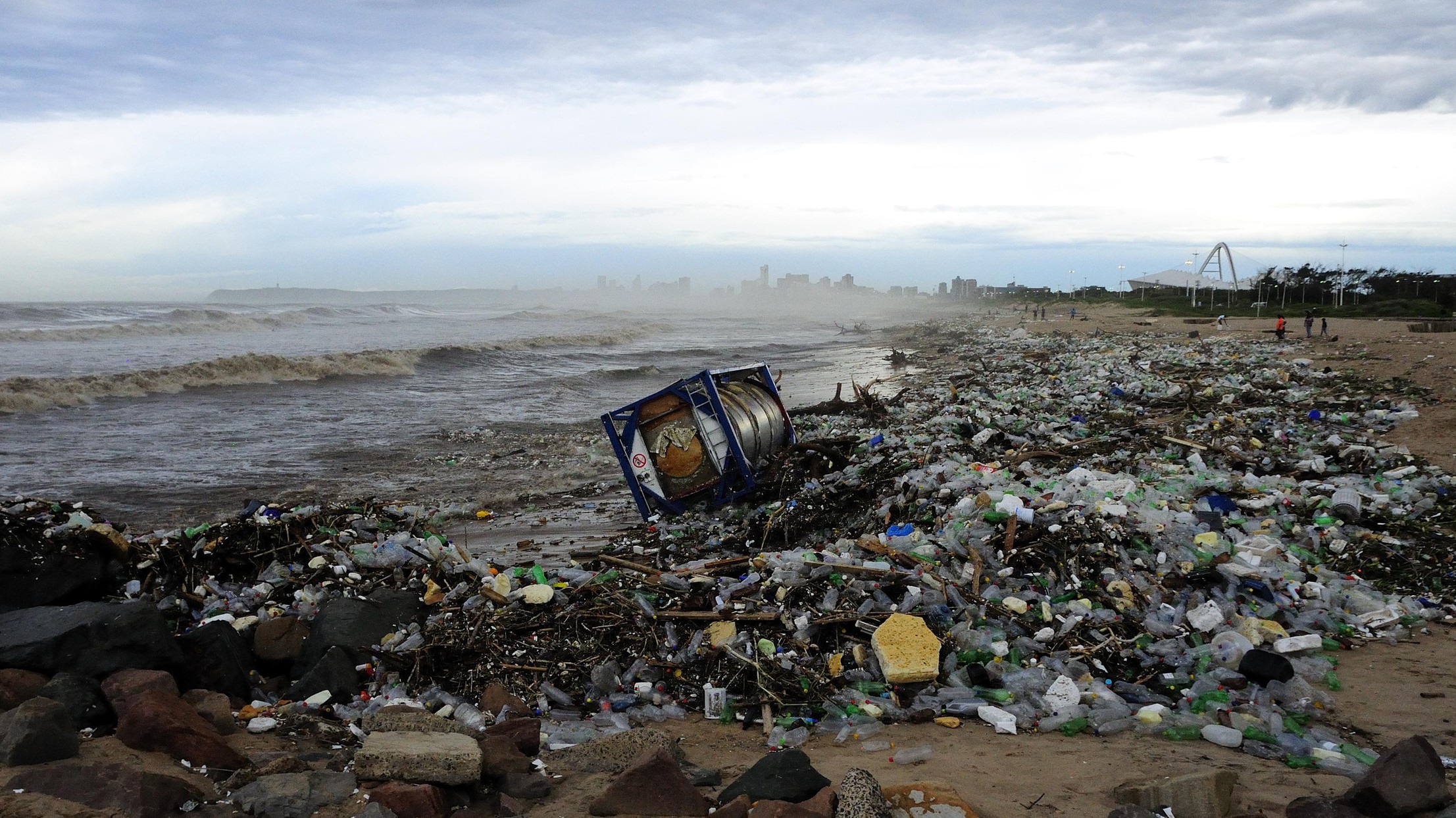 AI helps detecting plastic in oceans